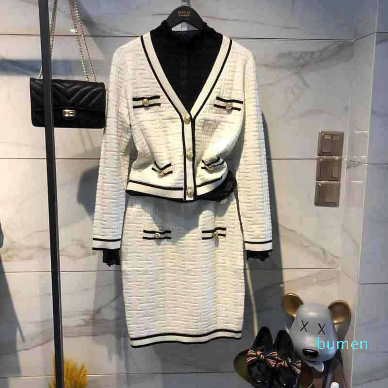 2022-Sweater suit two piece skirt suit autumn small fragrance dress temperament top light mature foreign style long sleeve loose coat skirt, Black
2022-Sweater suit two piece skirt suit autumn small fragrance dress temperament top light mature foreign style long sleeve loose coat skirt, Black