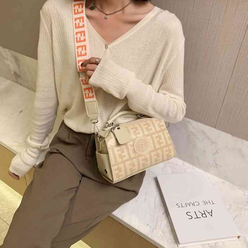 Retro small bag women's new versatile texture letter shoulder bag women's messenger Boston Bag Purses_28RO
Retro small bag women's new versatile texture letter shoulder bag women's messenger Boston Bag Purses_28RO