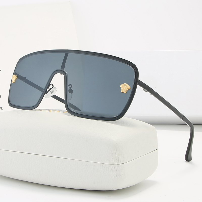 Top luxury Sunglasses polaroid lens designer womens Mens Goggle senior Eyewear For Women eyeglasses frame Vintage Metal Sun Glasses With Box 1769
Top luxury Sunglasses polaroid lens designer womens Mens Goggle senior Eyewear For Women eyeglasses frame Vintage Metal Sun Glasses With Box 1769