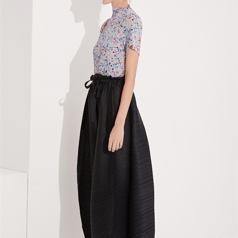 Miyake Pleated broad leg pants female spring summer European American loose trousers legs leisure belt trousers TP5002 201228, Gray
Miyake Pleated broad leg pants female spring summer European American loose trousers legs leisure belt trousers TP5002 201228, Gray