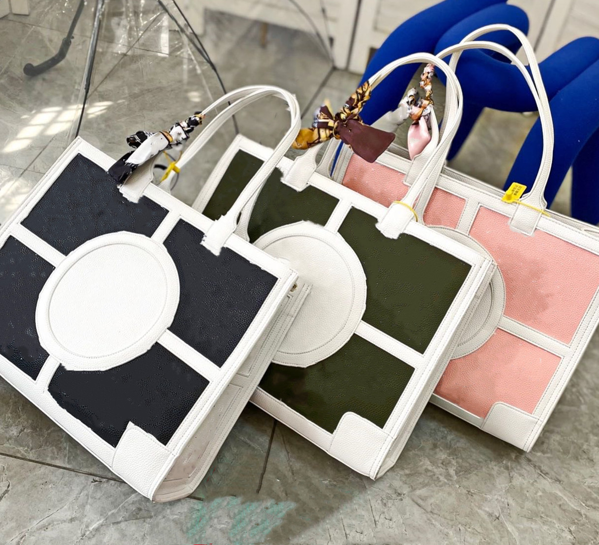 High quality designer bag Mommy bags fashion large capacity one shoulder handbag pair flower design beach bags Patent Leather, Make up the difference
High quality designer bag Mommy bags fashion large capacity one shoulder handbag pair flower design beach bags Patent Leather, Make up the difference