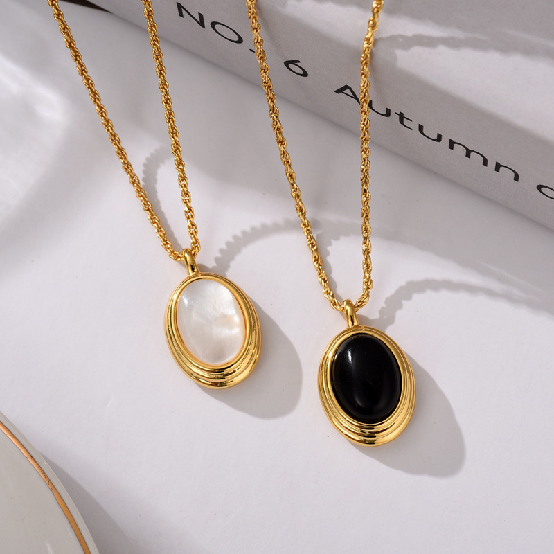 Fashion Retro Twist Chain Ridge Pattern Oval Black Agate Pendant Necklace White Mother-Of-Pearl Female Jewelry Gift Accessories
Fashion Retro Twist Chain Ridge Pattern Oval Black Agate Pendant Necklace White Mother-Of-Pearl Female Jewelry Gift Accessories