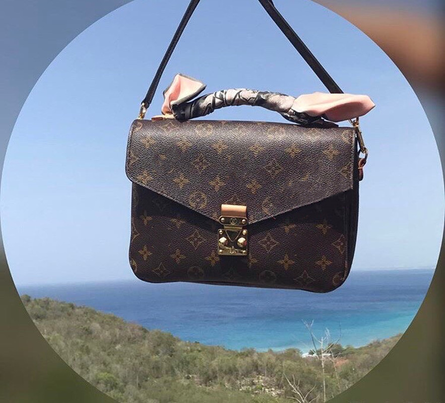 GGs LVs louiseity viutonity LOUISS VUTTONS Pochettes Metis Leather Messenger Bag Women Crossbody Shoulder Bags Designers Handbag Ladies Wallet, With logo
GGs LVs louiseity viutonity LOUISS VUTTONS Pochettes Metis Leather Messenger Bag Women Crossbody Shoulder Bags Designers Handbag Ladies Wallet, With logo
