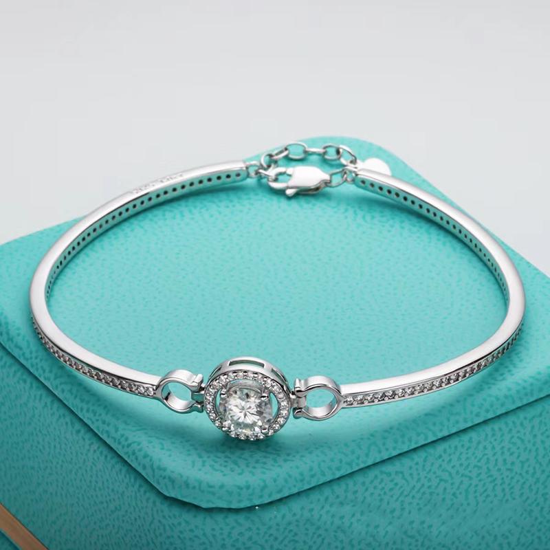 Charm Bracelets Trendy S925 Sterling Silver 1ct D Color VVS1 Moissanite Bangle For Women Jewelry Diamond Test Pass Hand Bangles Birthday Gif
Charm Bracelets Trendy S925 Sterling Silver 1ct D Color VVS1 Moissanite Bangle For Women Jewelry Diamond Test Pass Hand Bangles Birthday Gif