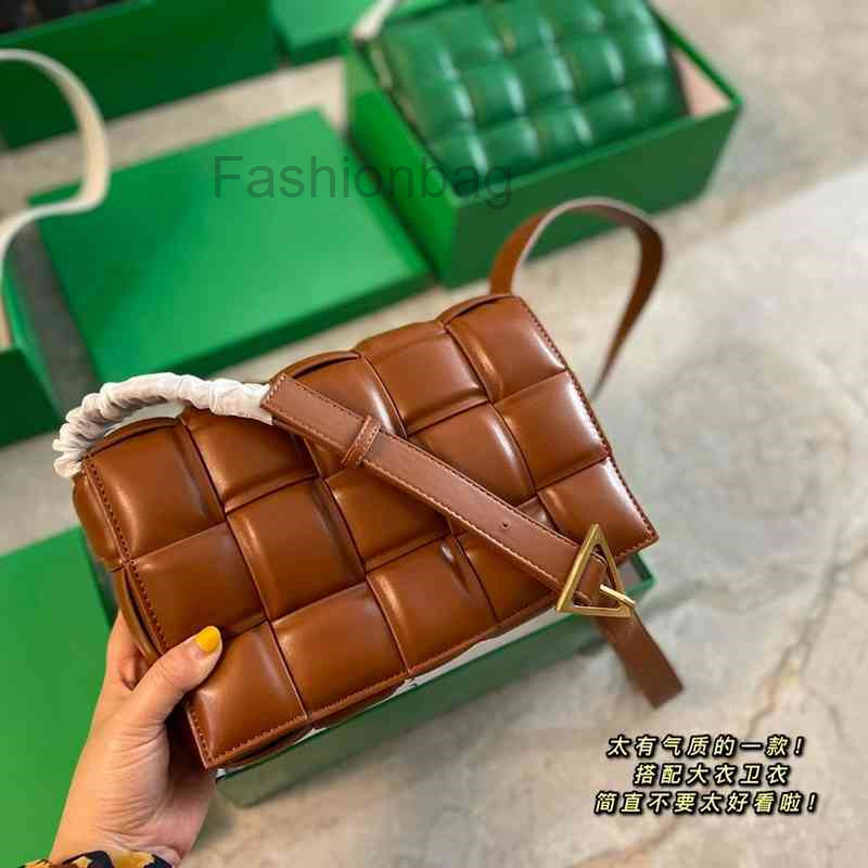 Venetas Women Bags Bottegas Shoulder Luxury Green Designer Handbag 2022 Woven Large Lattice Pillow Trend Sheepskin Cloud Cross Small TDPD, Purple trumpet (cowhide)
Venetas Women Bags Bottegas Shoulder Luxury Green Designer Handbag 2022 Woven Large Lattice Pillow Trend Sheepskin Cloud Cross Small TDPD, Purple trumpet (cowhide)