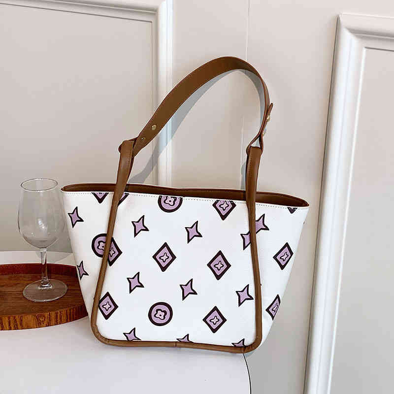 Ladies Fashion Luxury Brand Tide Bag Wholesale Female New Version Versatile One Shoulder Underarm, Sky blue
Ladies Fashion Luxury Brand Tide Bag Wholesale Female New Version Versatile One Shoulder Underarm, Sky blue