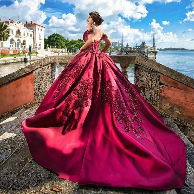 Burgundy Quinceanera Dresses Sweet 16 Spaghetti Straps Off The Shoulder Princess Party Ball Gown Lace Appliques Satin Vestidos De XV 15 Anos