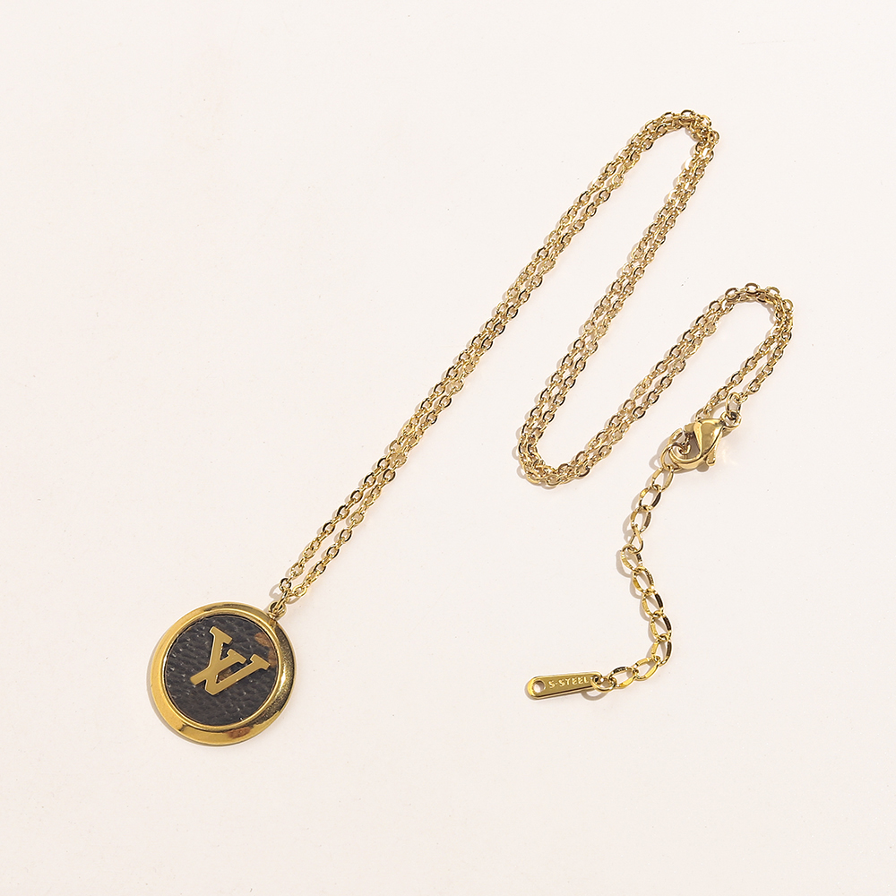 Designer Fashion Womens Necklace Faux Leather 18K Gold Plated Stainless Steel Necklaces Choker Chain Flower Letter Pendant Wedding Jewelry ZG1421
Designer Fashion Womens Necklace Faux Leather 18K Gold Plated Stainless Steel Necklaces Choker Chain Flower Letter Pendant Wedding Jewelry ZG1421