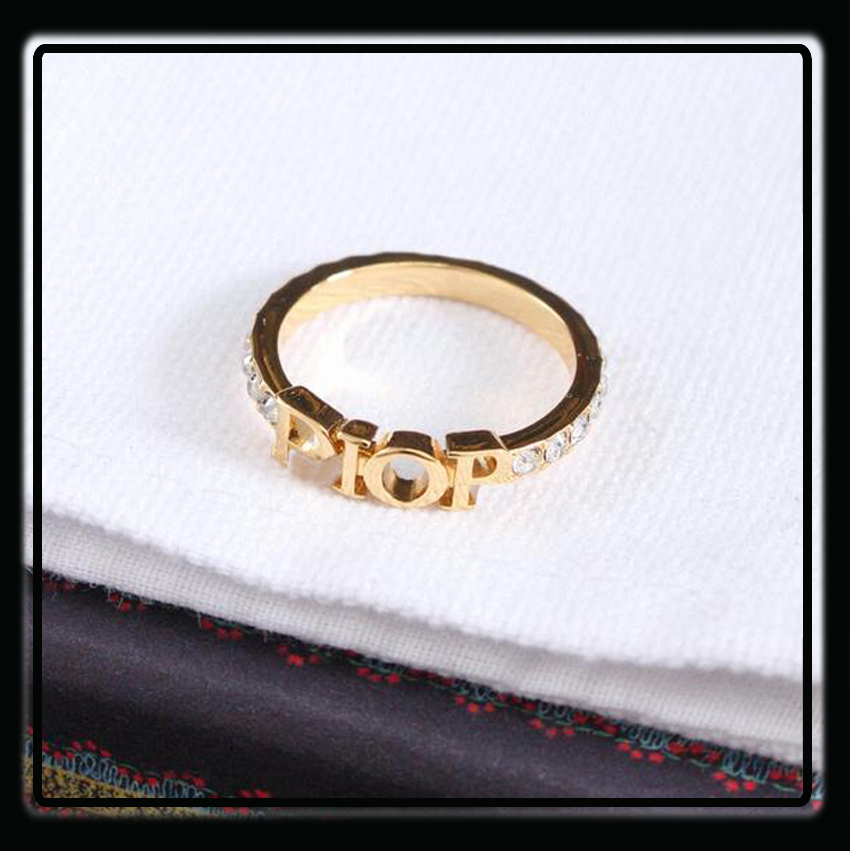 Fashion designer gold letter band rings bague for lady women Party wedding lovers gift engagement jewelry no BOX80
Fashion designer gold letter band rings bague for lady women Party wedding lovers gift engagement jewelry no BOX80