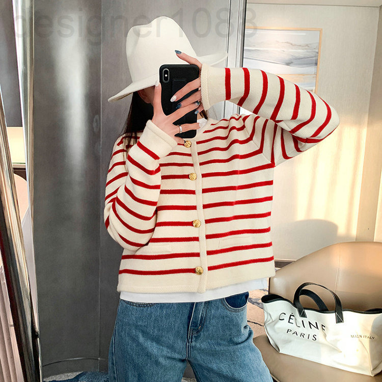 Women' Knits & Tees designer 2022 spring college style new wool cardigan women' round neck knitted striped sweater long sleeve coat fashion DZK4, 2# packing bag
Women' Knits & Tees designer 2022 spring college style new wool cardigan women' round neck knitted striped sweater long sleeve coat fashion DZK4, 2# packing bag