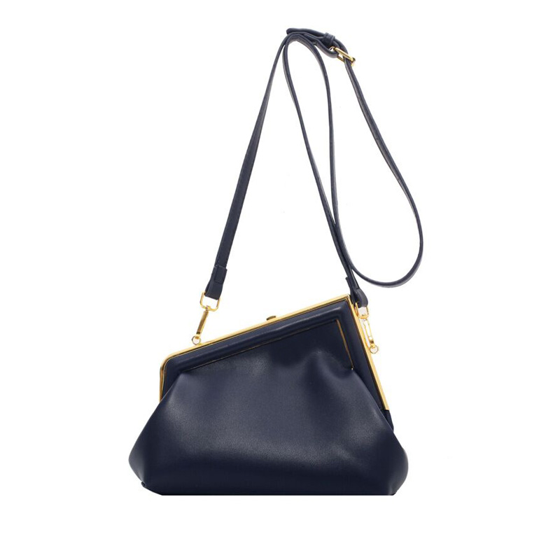 High Quality 2022 luxurys designers triangle bag Women Totes Fashion Vintage printing Shoulder Bags classic crossbody bag retro clip Evening clutch messenger, Khaki
High Quality 2022 luxurys designers triangle bag Women Totes Fashion Vintage printing Shoulder Bags classic crossbody bag retro clip Evening clutch messenger, Khaki