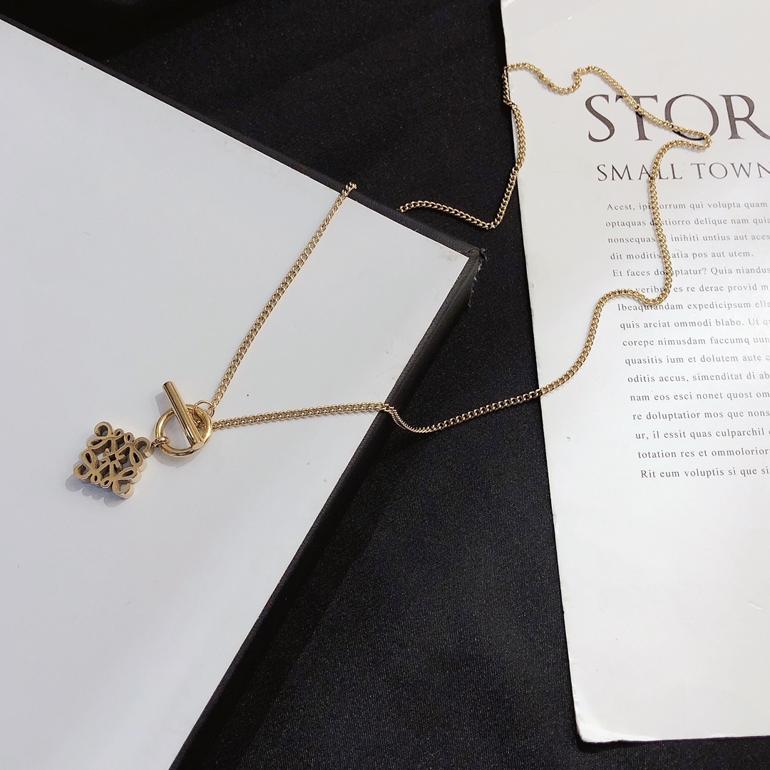 Fashion Women Luxury Designer Necklace Choker Pendant Chain 18K Gold Plated Stainless Steel Letter Necklaces Statement Jewelry Accessories X386
Fashion Women Luxury Designer Necklace Choker Pendant Chain 18K Gold Plated Stainless Steel Letter Necklaces Statement Jewelry Accessories X386