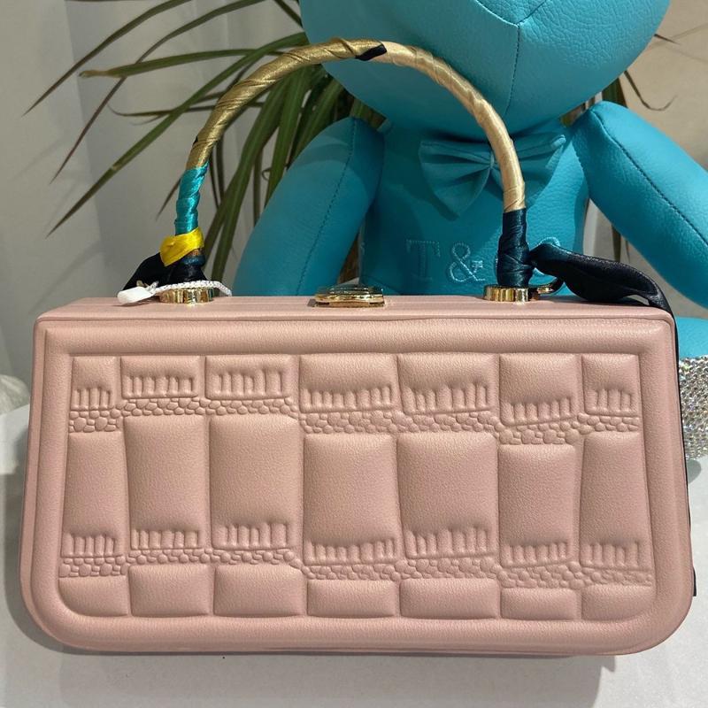 Evening Bags Brand Women Handbags Female High Quality Flap Box Small Foot Pattern Shoulder Bag For Ladies Casual Travel Shopper 2022, 50 pcs choose this
Evening Bags Brand Women Handbags Female High Quality Flap Box Small Foot Pattern Shoulder Bag For Ladies Casual Travel Shopper 2022, 50 pcs choose this