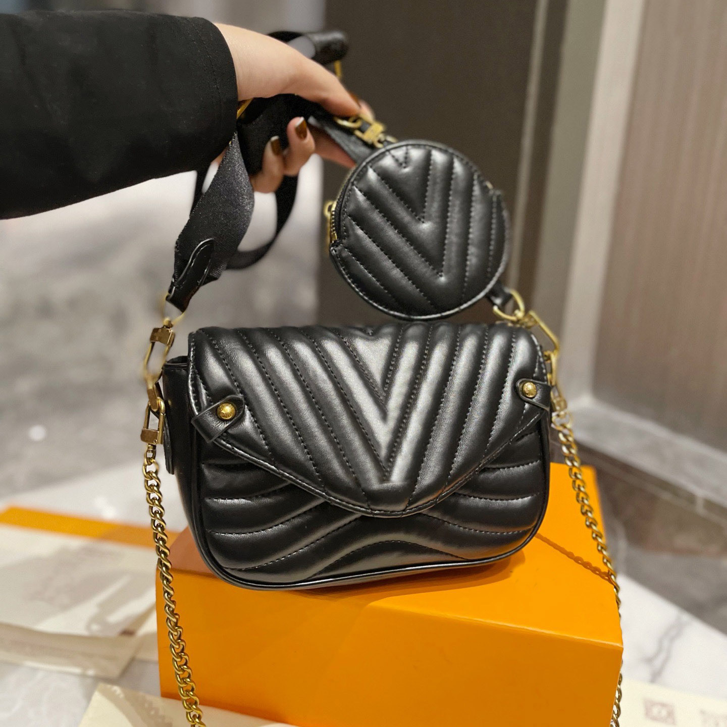 New fashion women handbags V Wave Pattern Shoulder Bags Lady wallet 5A+ top quality luxurys Women Chain Crossbody Bag, White
New fashion women handbags V Wave Pattern Shoulder Bags Lady wallet 5A+ top quality luxurys Women Chain Crossbody Bag, White