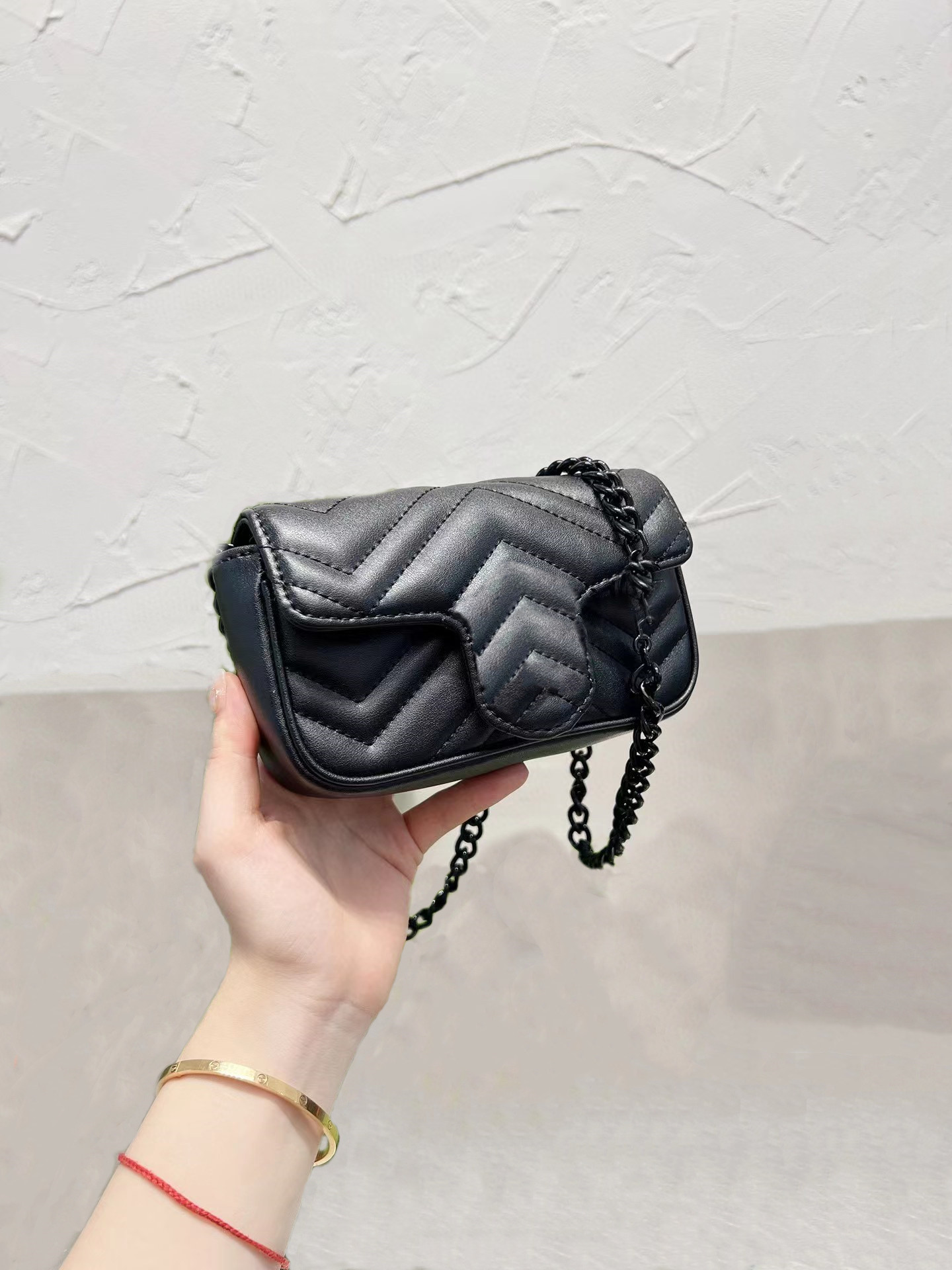 18CM Black and White Powder Blue Chain Waist Bag Ladies Shoulder Bag, Pink 
18CM Black and White Powder Blue Chain Waist Bag Ladies Shoulder Bag, Pink