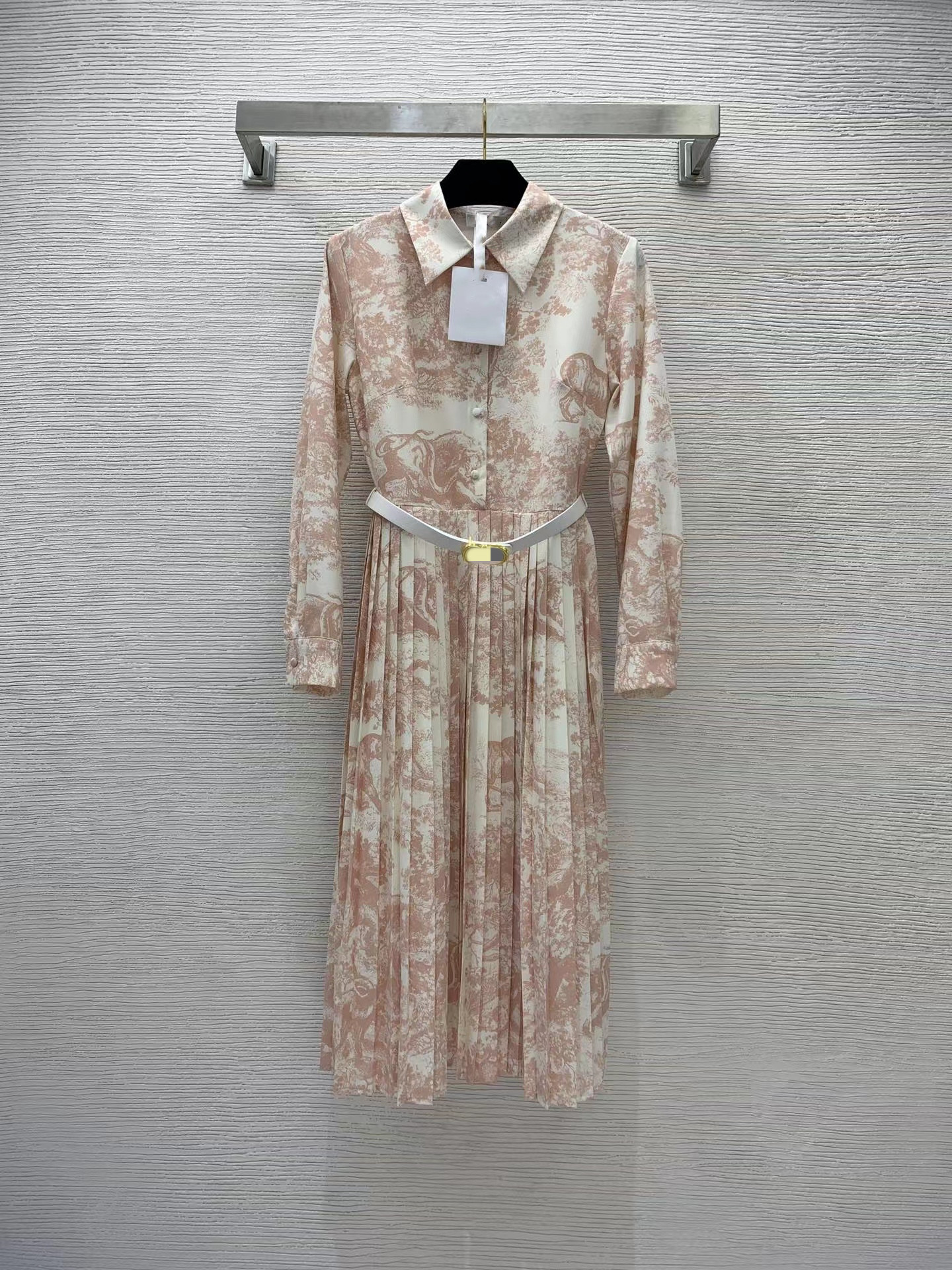Milan Runway Dress 2022 Autumn Long Sleeve Lapel Neck Fashion Designer Dresses Brand Same Style Dress 0716-02, Customize
Milan Runway Dress 2022 Autumn Long Sleeve Lapel Neck Fashion Designer Dresses Brand Same Style Dress 0716-02, Customize