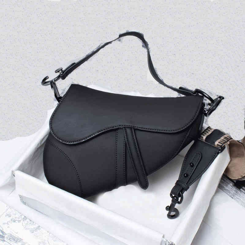 2022 Bags designer Handbag ChriDtianssbags Women Ladies Matt Black Leather Letters Embroidery Saddle Houlder Messenger Lady 6LV1PHZ, Black gold
2022 Bags designer Handbag ChriDtianssbags Women Ladies Matt Black Leather Letters Embroidery Saddle Houlder Messenger Lady 6LV1PHZ, Black gold