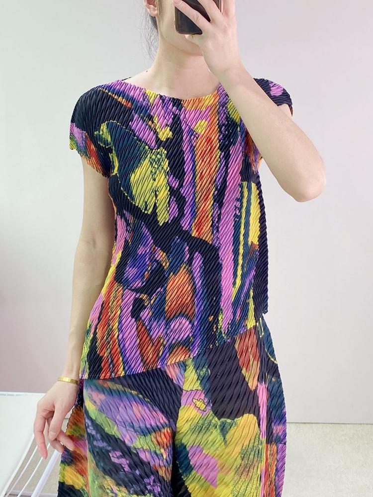 Women's T-Shirt Summer Fish Scale Pleated Graffiti Print Miyak Folds Fashion High Elasticity Large Size Slim Sleeve Irregular TopWomen's, Purple
Women's T-Shirt Summer Fish Scale Pleated Graffiti Print Miyak Folds Fashion High Elasticity Large Size Slim Sleeve Irregular TopWomen's, Purple