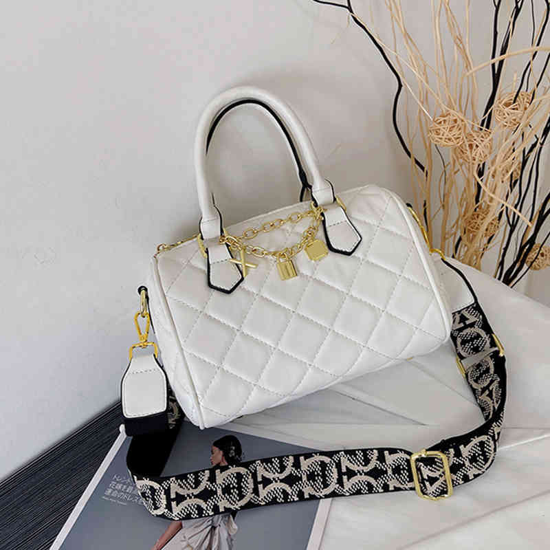 Women's Totes Bag Boston Shape Women's Handbag 2022 Chain Messenger Bag Fashion Shoulder Crossbody Simple Purse Bag Wholesale, Black
Women's Totes Bag Boston Shape Women's Handbag 2022 Chain Messenger Bag Fashion Shoulder Crossbody Simple Purse Bag Wholesale, Black