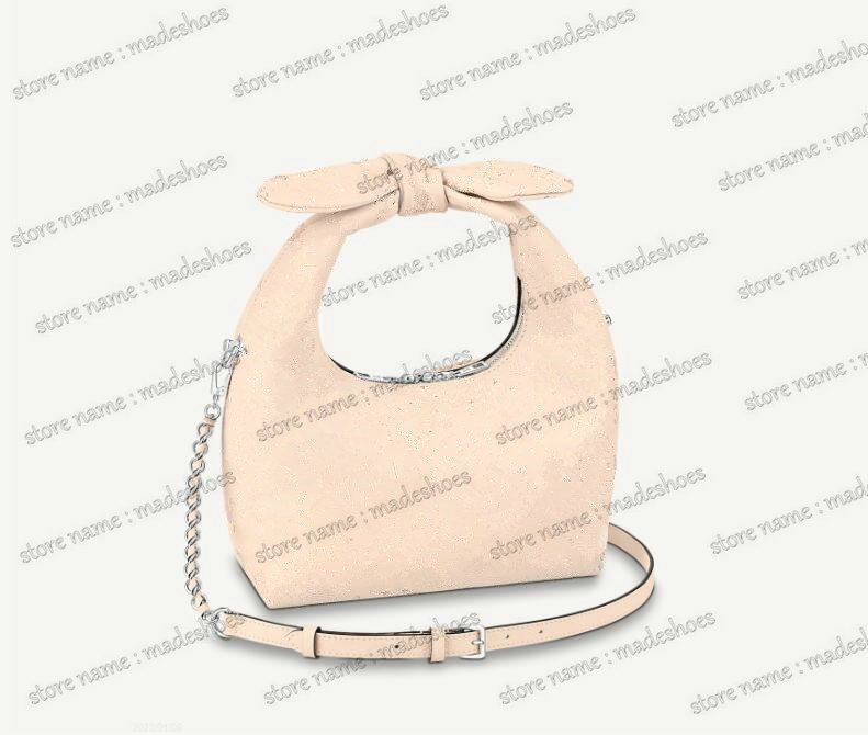 WHY KNOT PM Perforated Mahina Leather Shoulder Bag M20700 Cream Beige Womens Knot-shape Designer Handle Bag Braided Chain Luxury Cross Body M20701
WHY KNOT PM Perforated Mahina Leather Shoulder Bag M20700 Cream Beige Womens Knot-shape Designer Handle Bag Braided Chain Luxury Cross Body M20701