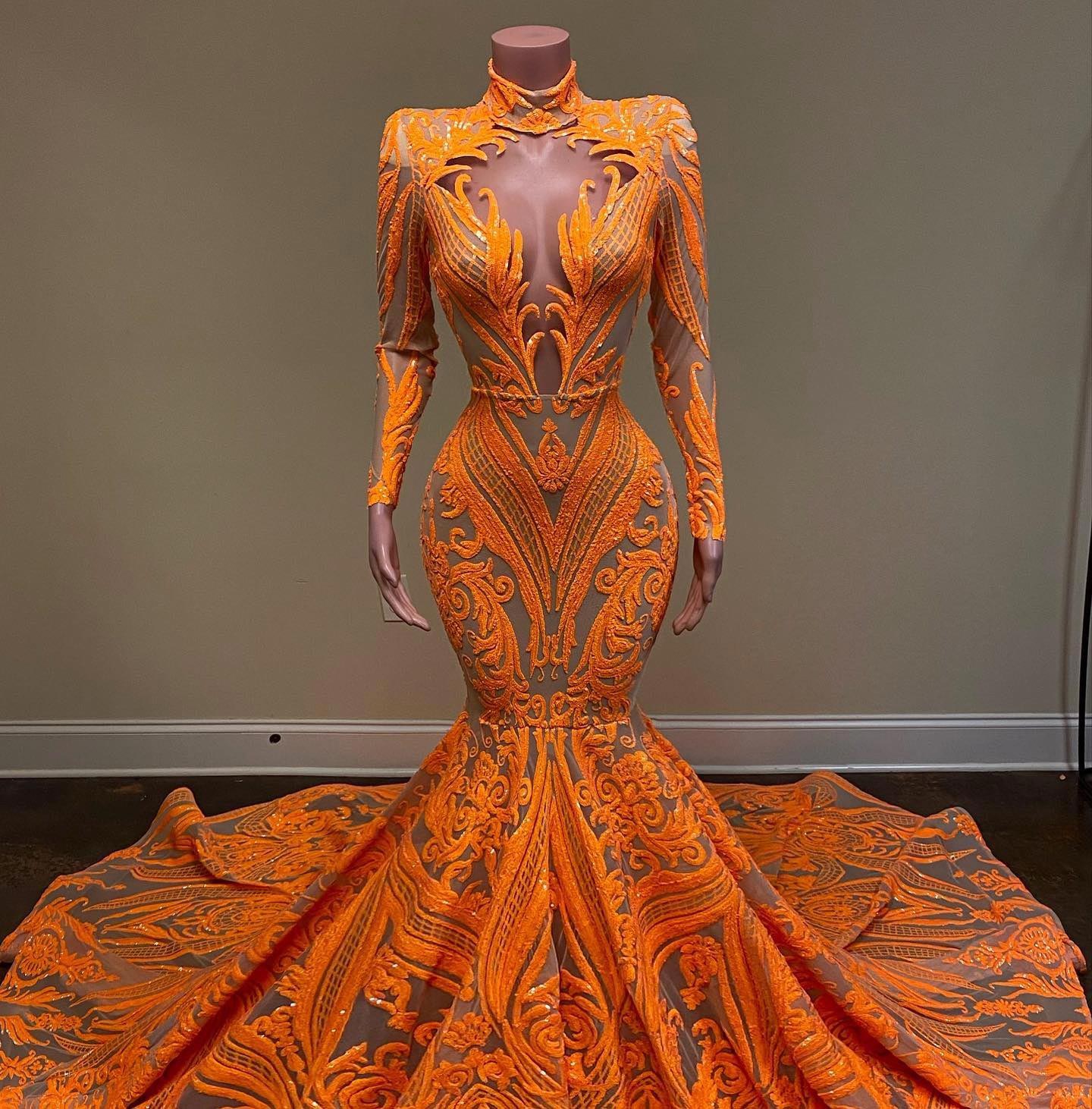 Stunning Backless Mermaid Prom Dresses Beaded Plunging Neck Long Sleeves Lace Evening Gowns Sweep Train Plus Size Sequined Formal Wear