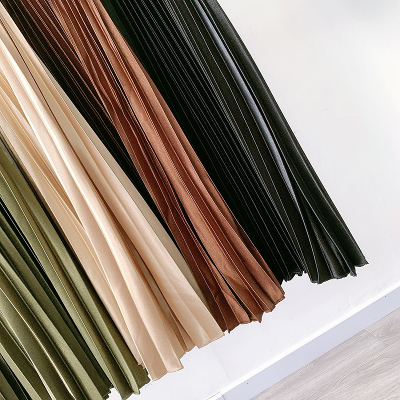 Treutoyeu Gothic Metallic Black Pleated Long Skirt Vintage High Waisted A Line Satin Skirts Womens Korean Style Winter 220317