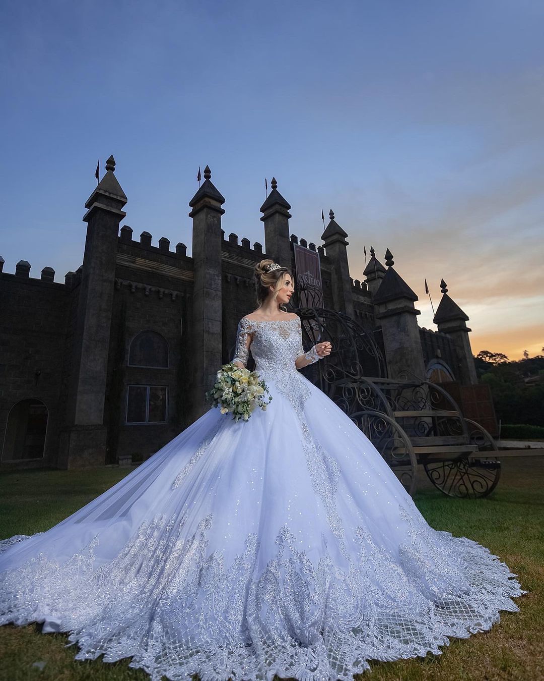 Shiny Luxury Wedding Dress With Beads Sequins Long Sleeve Sexy Ball Gown wedding Dresses Satin Lace Bridal Custom Made