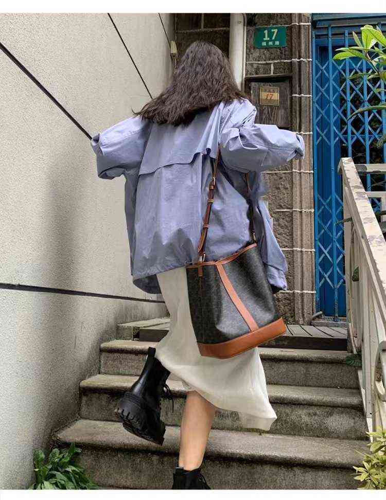 ZQLA Arc de Triomphe bucket bag new leather female flower one shoulder messenger leisure commuting large capacity, Old style
ZQLA Arc de Triomphe bucket bag new leather female flower one shoulder messenger leisure commuting large capacity, Old style