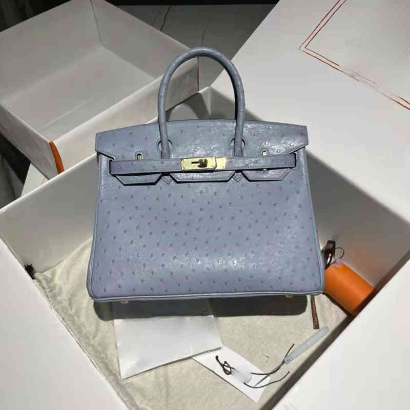 Herme Designer Handbags Birkins Bags H premium macarone grey ostrich leather 3025mini portable Togo leather litchi pattern
Herme Designer Handbags Birkins Bags H premium macarone grey ostrich leather 3025mini portable Togo leather litchi pattern