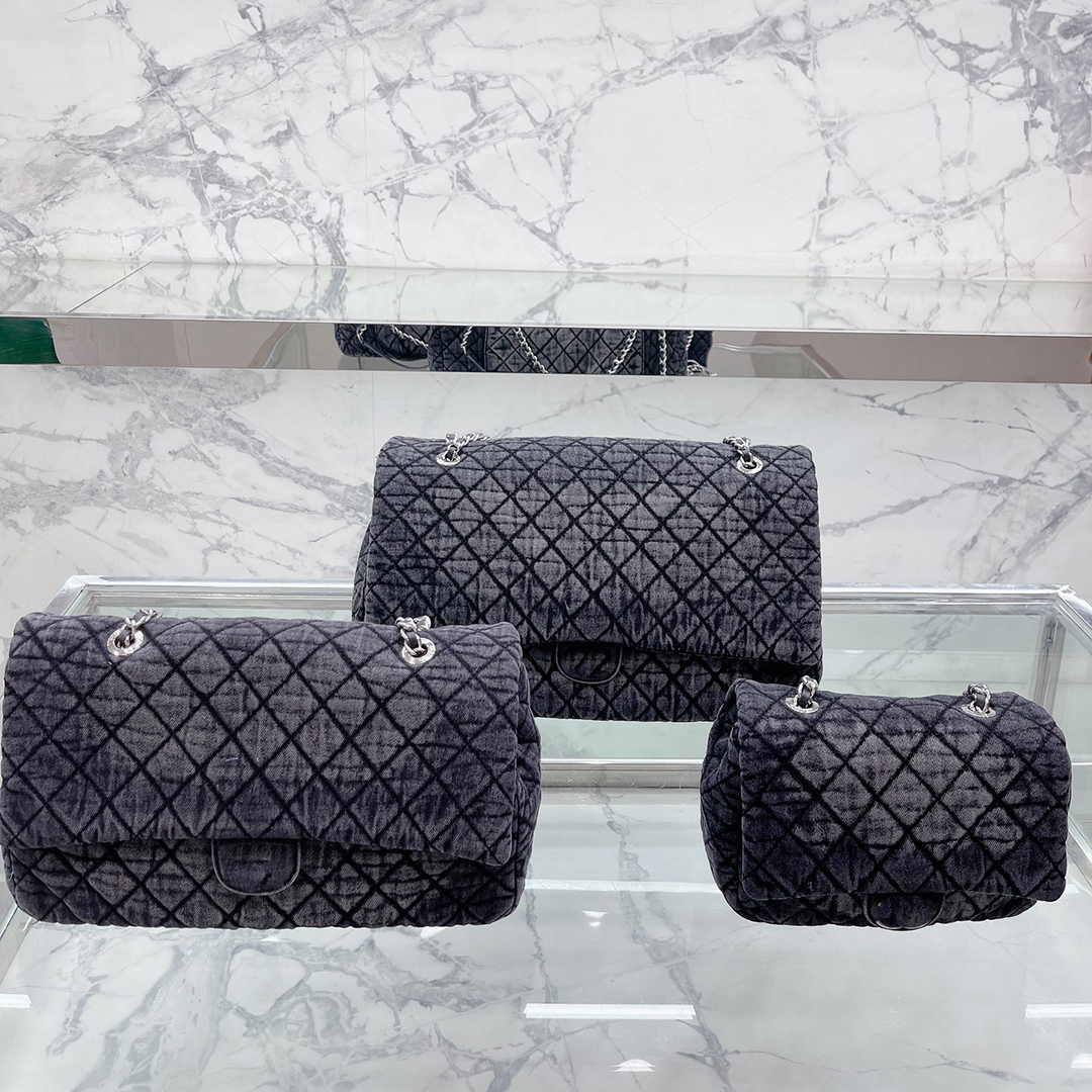 Classic Collection Flap Shoulder Bags High Quality Denim France Brand Women Silver Metal Hardware Adjustable Strap Crossbody Bag Designer Handbags 26/36/43CM, Blue 
Classic Collection Flap Shoulder Bags High Quality Denim France Brand Women Silver Metal Hardware Adjustable Strap Crossbody Bag Designer Handbags 26/36/43CM, Blue