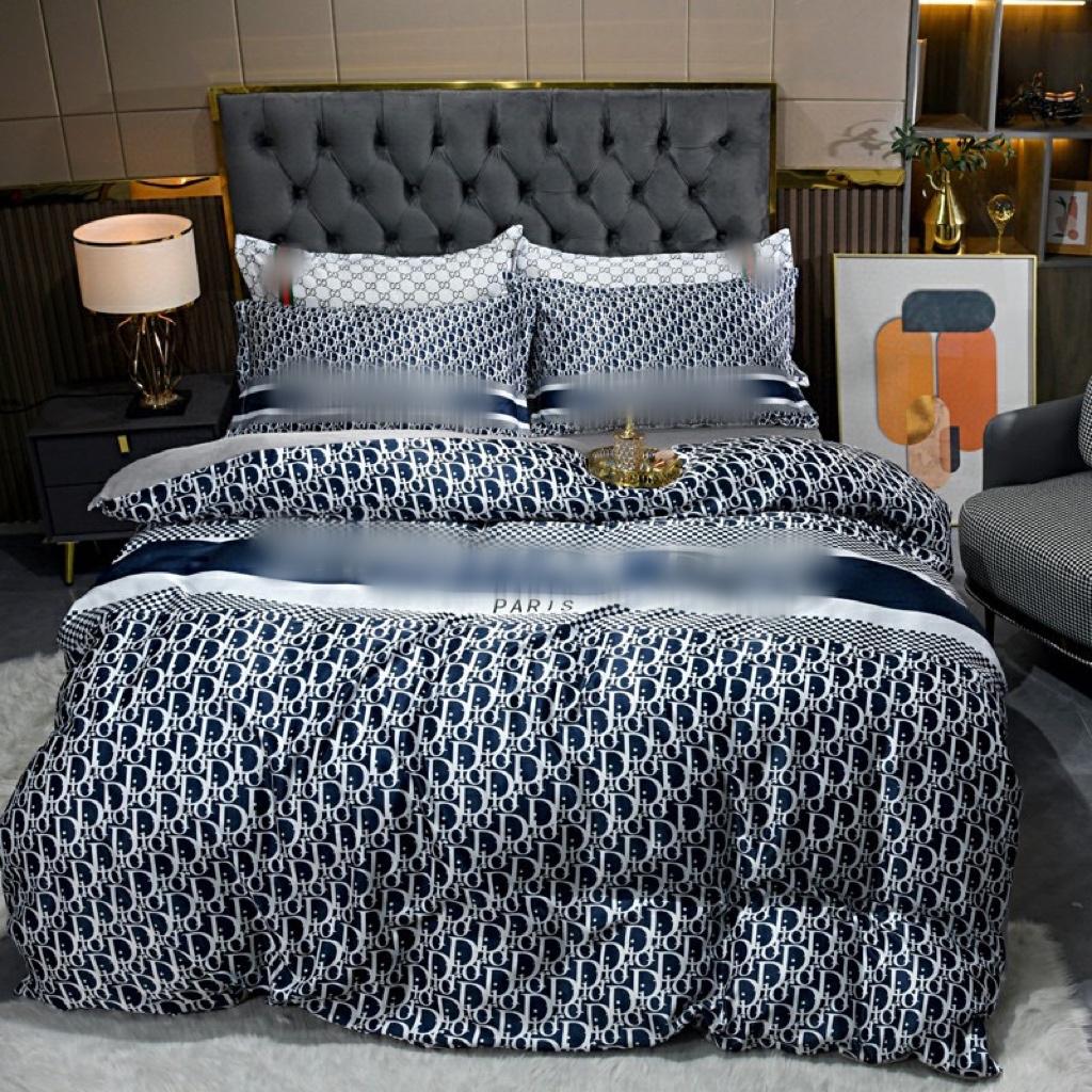 

Luxury designer  bedding sets 4pcs/set dark blue letter printed silk king size duvet cover bed sheet fashion pillowcases, Same as pic