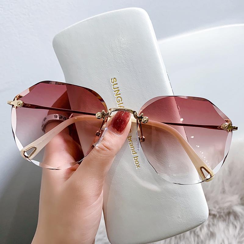 Sunglasses Oulylan Rimless Women Luxury Trimming Gradient Shades Sun Glasses Ladies Vintage Framless Eyewear UV400Sunglasses
Sunglasses Oulylan Rimless Women Luxury Trimming Gradient Shades Sun Glasses Ladies Vintage Framless Eyewear UV400Sunglasses