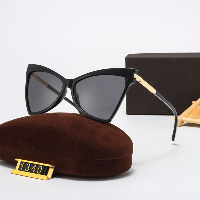 Brand Designer Sunglasses High Quality Metal Tom Sunglass Men Glasses Women Sun glass UV400 Lens Classic Lady EyeGlasses with cases and box
Brand Designer Sunglasses High Quality Metal Tom Sunglass Men Glasses Women Sun glass UV400 Lens Classic Lady EyeGlasses with cases and box