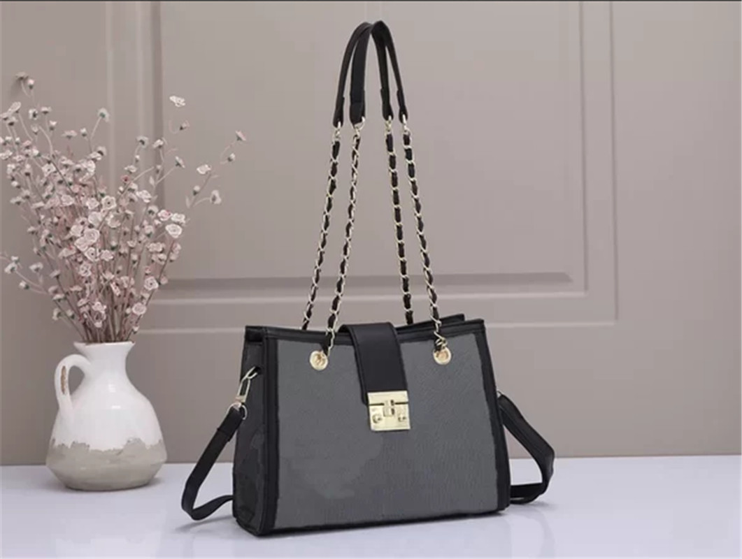 Top Quality Designers Shoulder Bags Women Chain Bag Crossbody Messenger Tote Female Quilted Heart Leather Handbags Purses Wallets H0653
Top Quality Designers Shoulder Bags Women Chain Bag Crossbody Messenger Tote Female Quilted Heart Leather Handbags Purses Wallets H0653