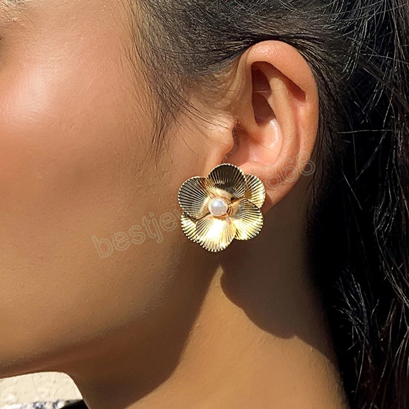 Vintage Pearl Metal Rose Flower Stud Earrings for Women Wedding Bridal 2022 Trend Gold Color Boho Earring Femme Jewelry
Vintage Pearl Metal Rose Flower Stud Earrings for Women Wedding Bridal 2022 Trend Gold Color Boho Earring Femme Jewelry