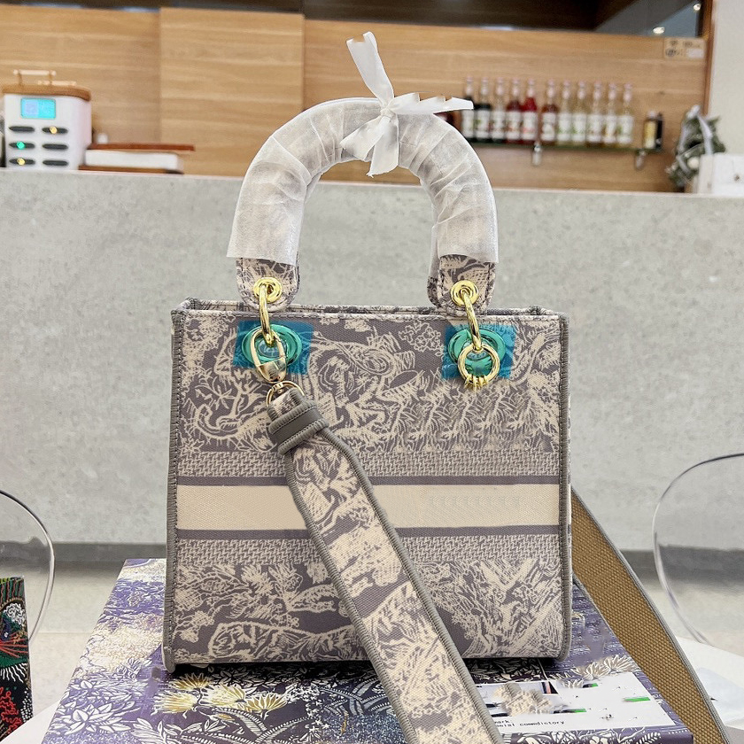 2022 Fashion Totes Designer Handbags Women's Wallets Shoulder Bags High Quality Leather Luxury Bag Ladies shopping package, Make up the difference
2022 Fashion Totes Designer Handbags Women's Wallets Shoulder Bags High Quality Leather Luxury Bag Ladies shopping package, Make up the difference