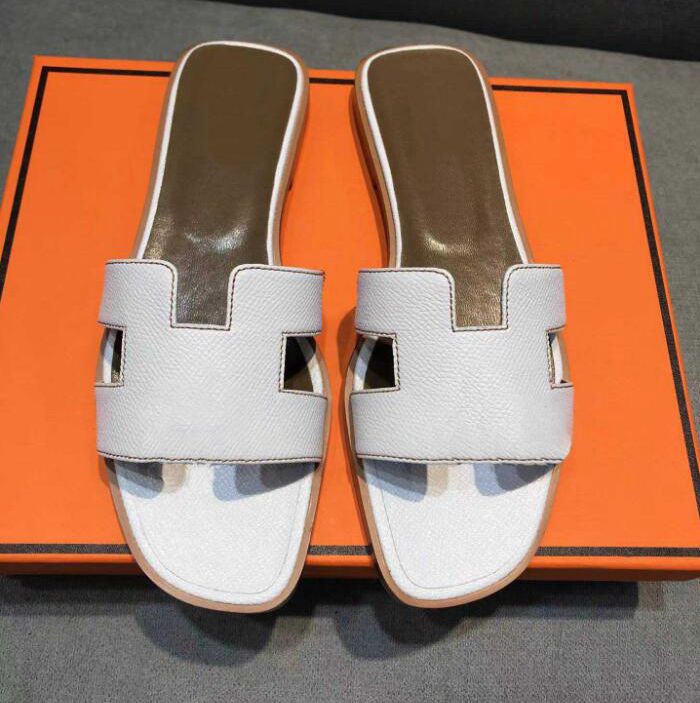 Oran Sandal France Brand designers slipper Slides women Summer Genuine Leather Shoes Outdoor Flip Flops Suede Exquisite Ladies Party Slide women with box
Oran Sandal France Brand designers slipper Slides women Summer Genuine Leather Shoes Outdoor Flip Flops Suede Exquisite Ladies Party Slide women with box