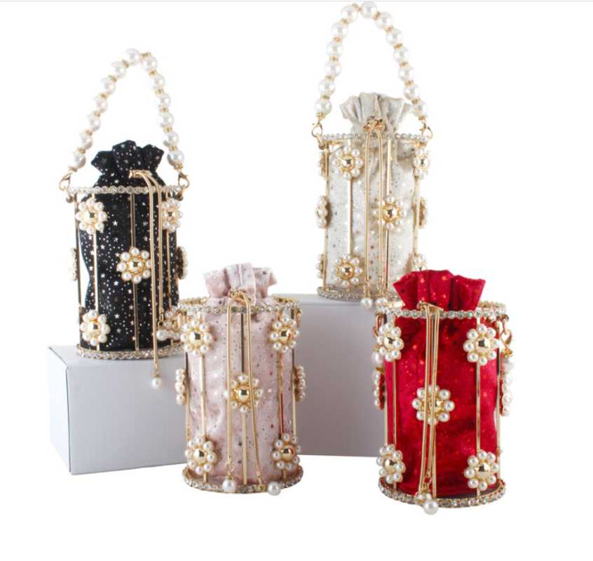 Evening Bags Female Clutches Women Red/Black Clutch Purse Lady Crystal Wedding Party Chains Hang Bag Shoulder Gift BoxEvening, Color same picture
Evening Bags Female Clutches Women Red/Black Clutch Purse Lady Crystal Wedding Party Chains Hang Bag Shoulder Gift BoxEvening, Color same picture