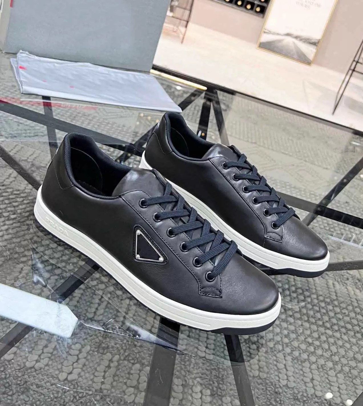 Top Quality White Black Brushed Leather Sneakers Shoes Men Material Triangle Downtown Comfort Perfect Skateboard Walking EU38-46
Top Quality White Black Brushed Leather Sneakers Shoes Men Material Triangle Downtown Comfort Perfect Skateboard Walking EU38-46