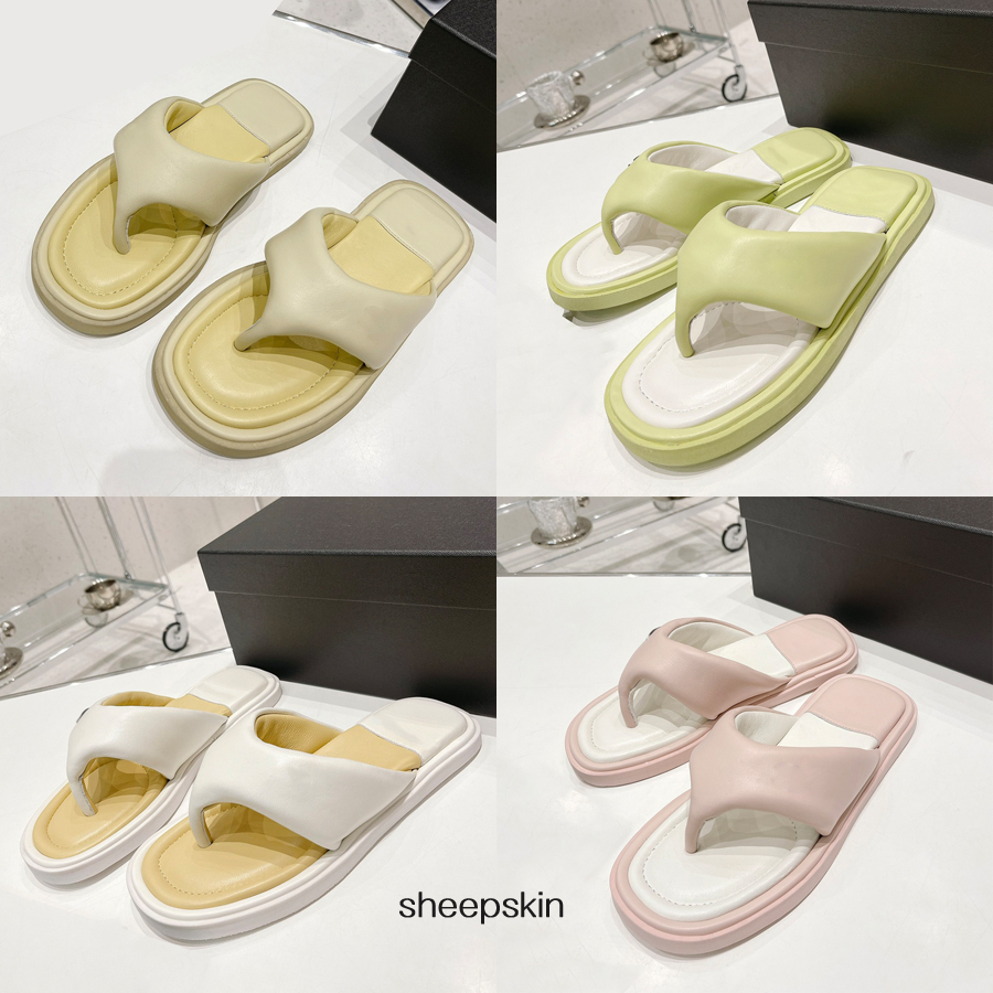 Summer new bread flip-flops Slippers designer simple luxury lovely slide chubbiness high quality uppers mixed sheepskin padded feet foam sandals 35-40, Color 06
Summer new bread flip-flops Slippers designer simple luxury lovely slide chubbiness high quality uppers mixed sheepskin padded feet foam sandals 35-40, Color 06