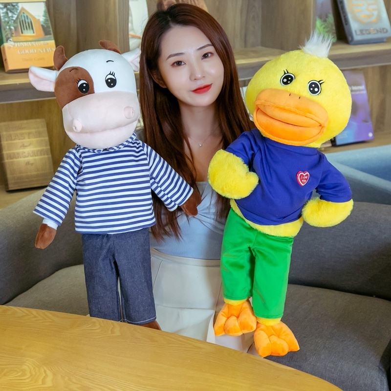 Kid-Friendly Classroom Aid: Gigantic Huggable Puppet for Imaginative Role Plays