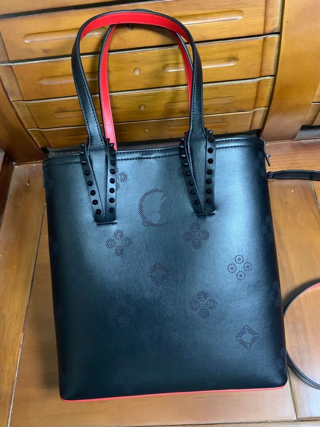 Luxury Women rivet bag personalityhead embossed holding envelope shoulder head genuine leather purse bags designer handbags for samll big wallets, 30.5*49*14cm
Luxury Women rivet bag personalityhead embossed holding envelope shoulder head genuine leather purse bags designer handbags for samll big wallets, 30.5*49*14cm