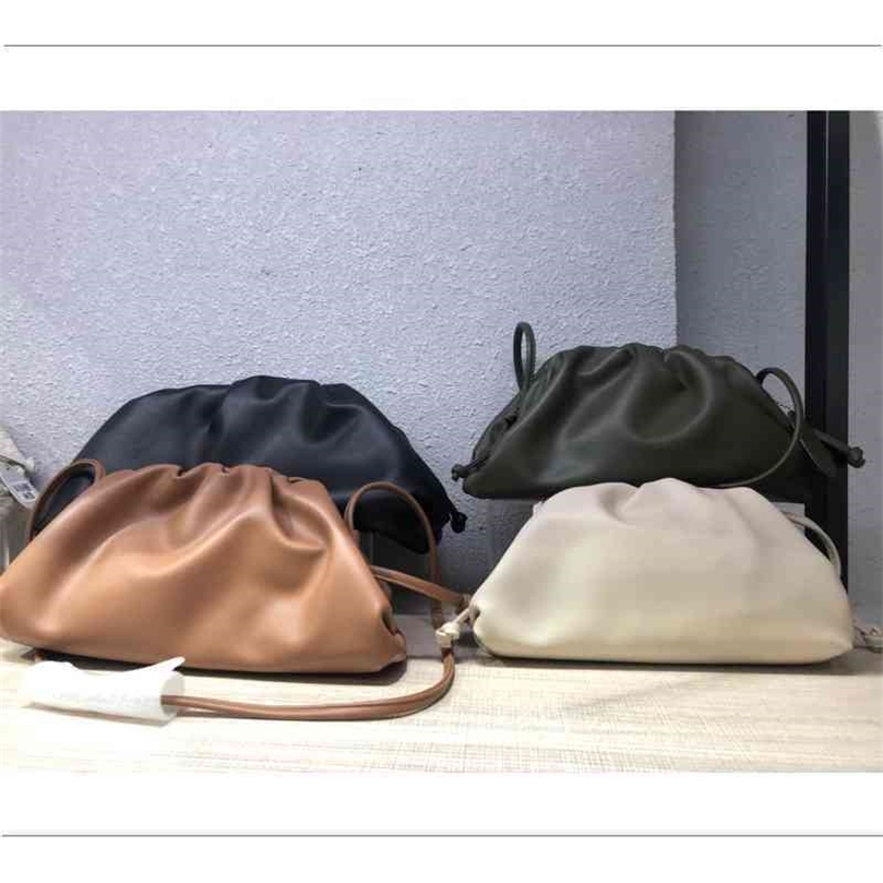 Designer Bottegas Handbags Venetas Bevan cloud Bag Mini dumpling one shoulder cross soft leather womens bag 0P1P HAGW HM72, Sky blue
Designer Bottegas Handbags Venetas Bevan cloud Bag Mini dumpling one shoulder cross soft leather womens bag 0P1P HAGW HM72, Sky blue