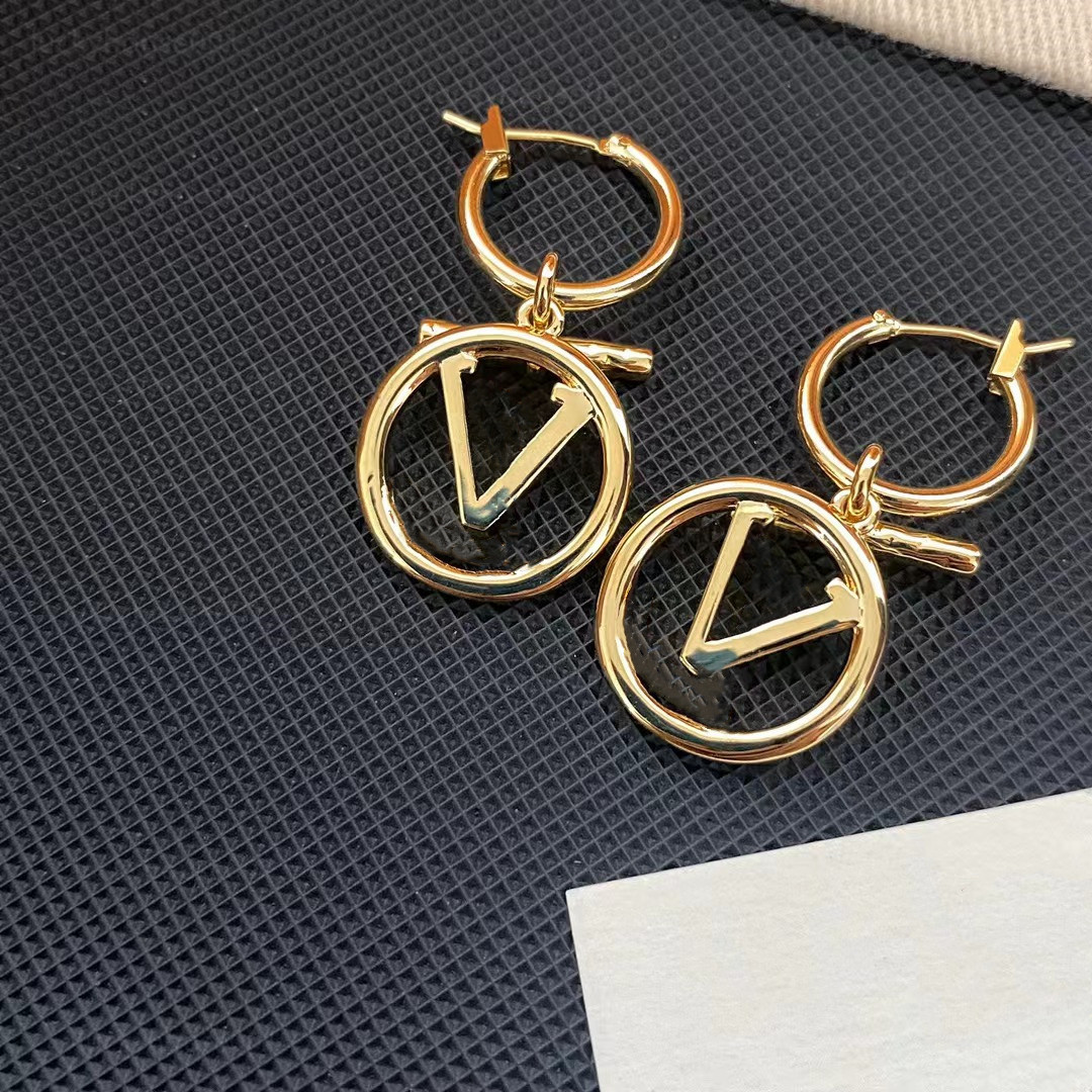 Top fashion charm womens Earrings designer 18K Golds Plated geometric gold silver letter Earrings Classic women wedding party Valentines gifts wholesale
Top fashion charm womens Earrings designer 18K Golds Plated geometric gold silver letter Earrings Classic women wedding party Valentines gifts wholesale