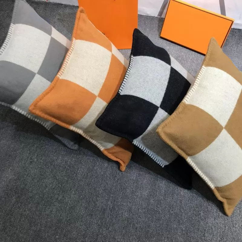 Designer Pillows Decorative Pillow Luxury Fashion Vintage Fleece Pillowcase Cover Case Covers Wool Pillowcases Sofa Home 45x45CM