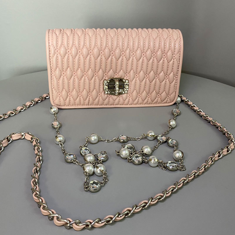Designerbag high-quality one-shoulder cross-body women's bag miu fashionable rhinestone chain pleated white small square bags, Style one
Designerbag high-quality one-shoulder cross-body women's bag miu fashionable rhinestone chain pleated white small square bags, Style one