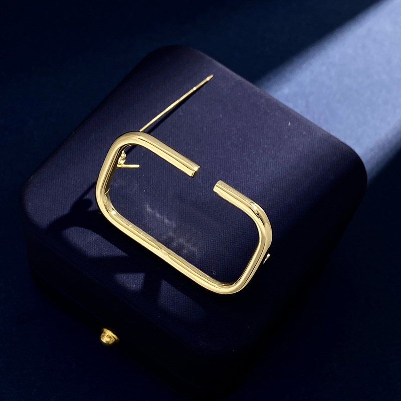 Womens Men Broochs Classic Brand Designer Gold Brooch Women High Quality Jewelry Simple Ladies Letters Pattern Coat Accessories 224104XS
Womens Men Broochs Classic Brand Designer Gold Brooch Women High Quality Jewelry Simple Ladies Letters Pattern Coat Accessories 224104XS