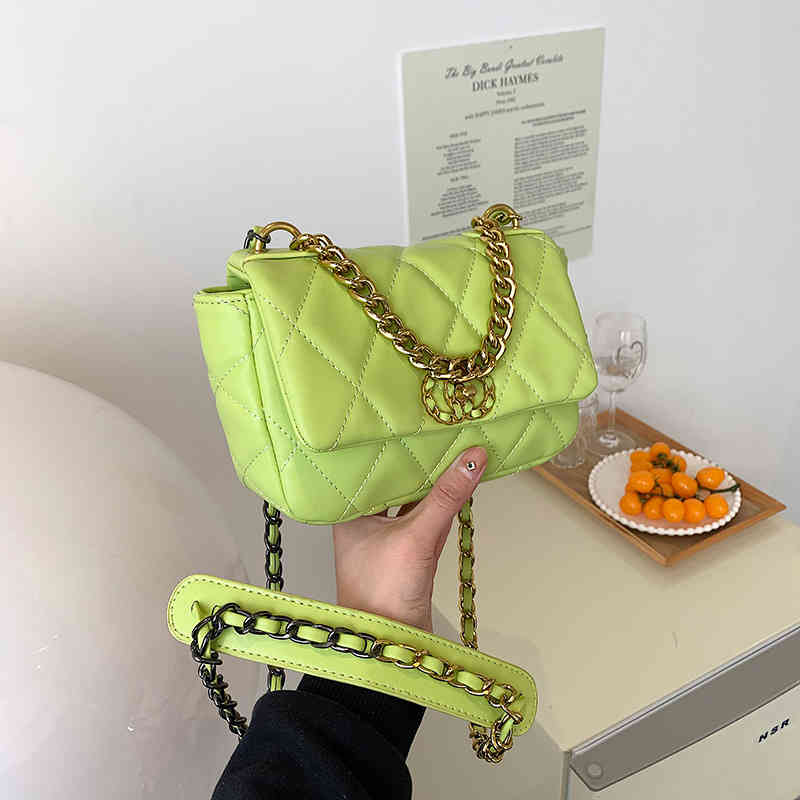 2022 trendy Small female new net red fashion hand-held Lingge chain messenger spring small square bag, Mdd3534 black
2022 trendy Small female new net red fashion hand-held Lingge chain messenger spring small square bag, Mdd3534 black