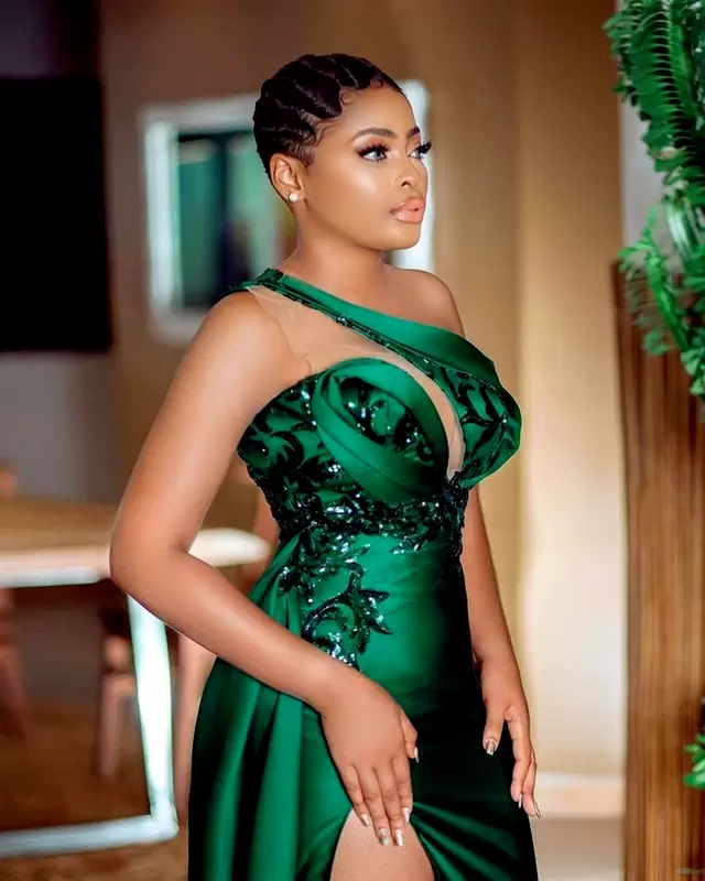 2022 Elegant Dark Green Sequined Mermaid Prom Dresses One Shoulder Neck Side Split Evening Gowns Satin Sweep Train Formal Dress B0524W8