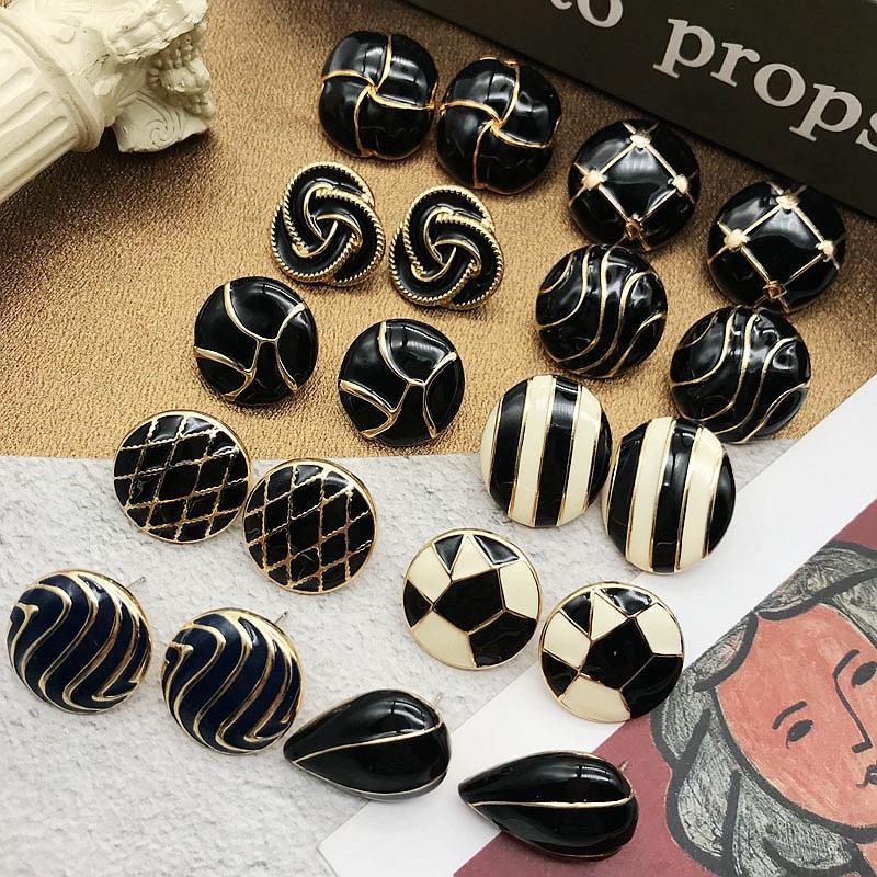 Stud Black Enamel Earrings Hollow Out Metal Lines Geometric Fresh Water Pearl Banquet Brincos GiftsStud
Stud Black Enamel Earrings Hollow Out Metal Lines Geometric Fresh Water Pearl Banquet Brincos GiftsStud